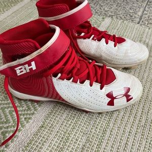 Size 9 Under Armour baseball cleats. Worn 1/2 a season.